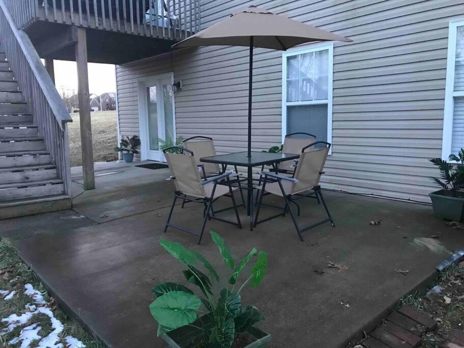 Cute 2-Brm Walkout Apt With Pool Table And Theater Lexington Exterior foto