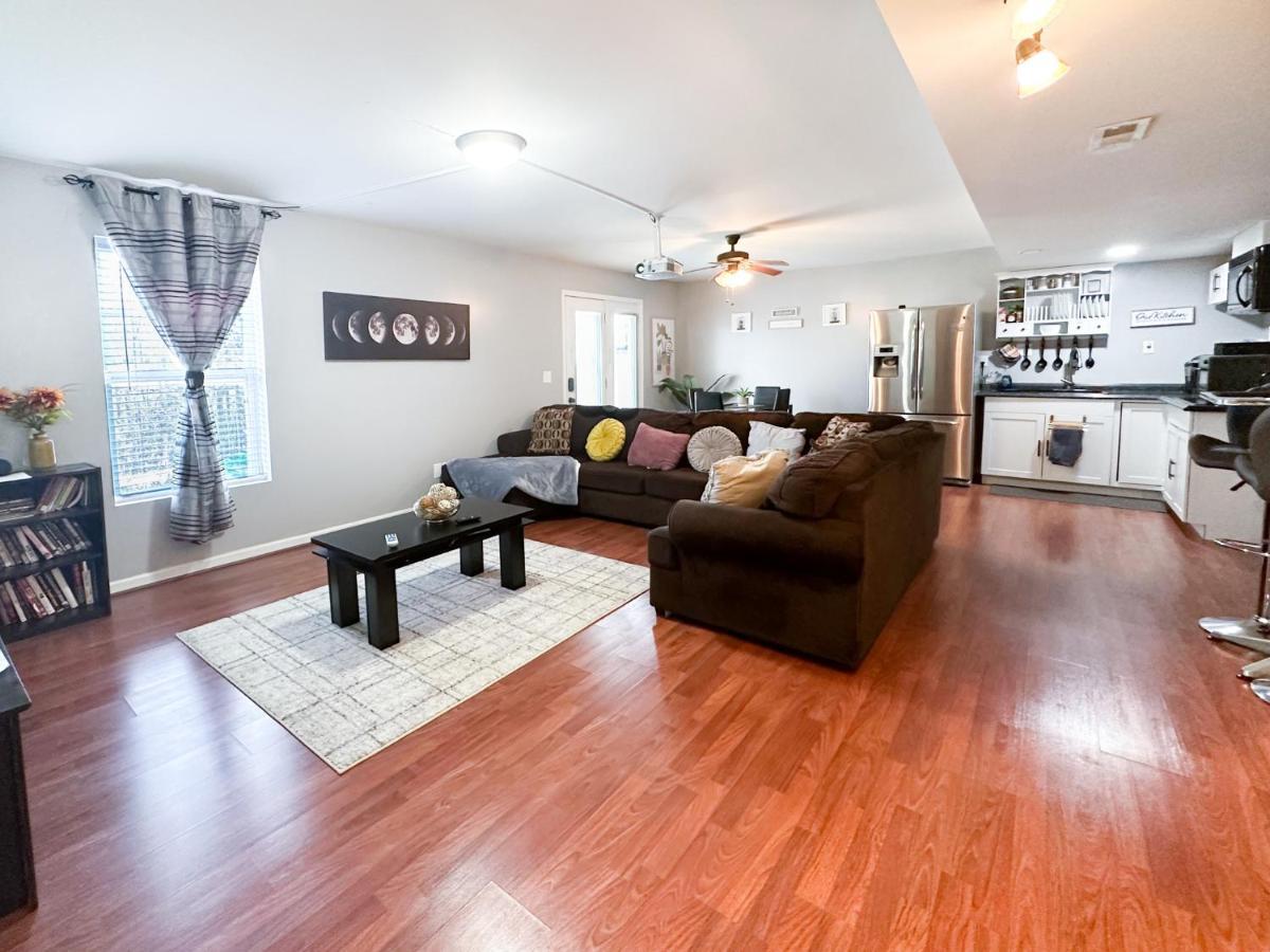 Cute 2-Brm Walkout Apt With Pool Table And Theater Lexington Exterior foto